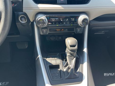 Used 2022 Toyota RAV4 XLE w/ Carpet Mat Package (TMS) image 25