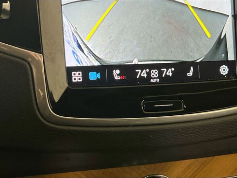 Used 2023 Volvo XC90 B6 Plus image 20