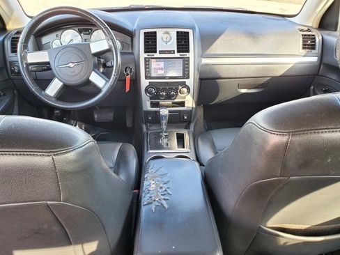 Used 2009 Chrysler 300 Touring image 7