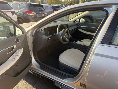 Used 2025 Hyundai Sonata SEL FWD image 7
