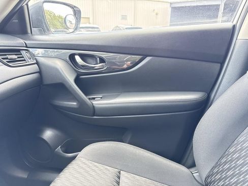 Used 2018 Nissan Rogue SV w/ Premium Package FWD image 22