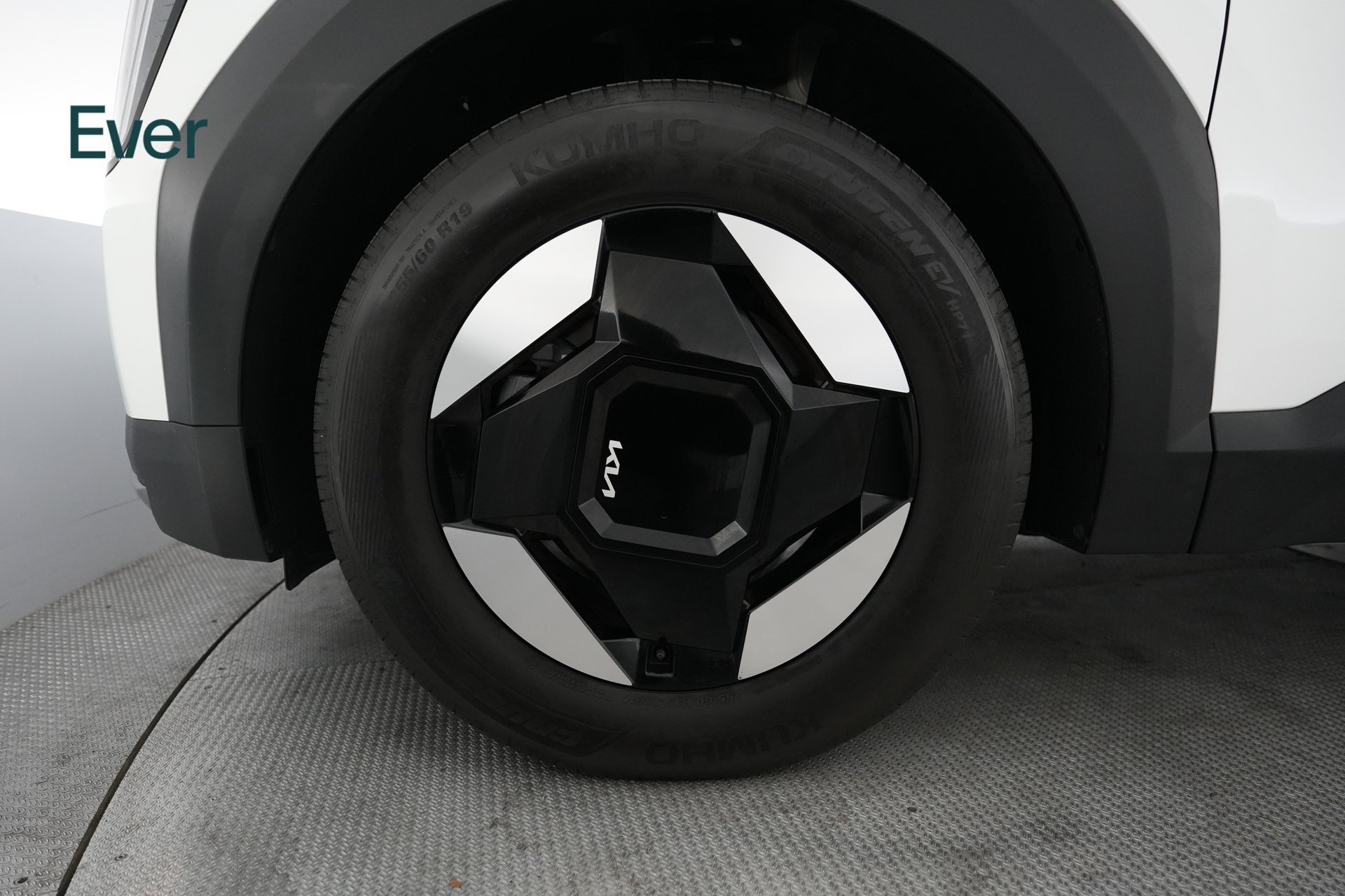 Used 2024 Kia EV9 Light Long Range RWD image 19