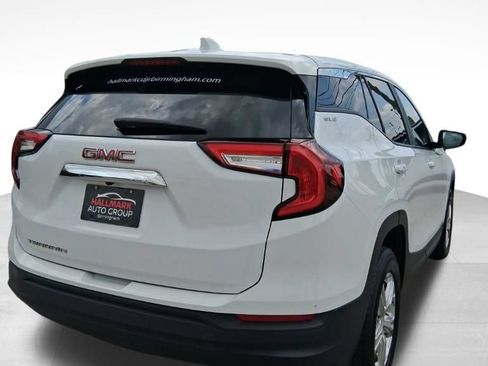 Used 2024 GMC Terrain SLE FWD image 3