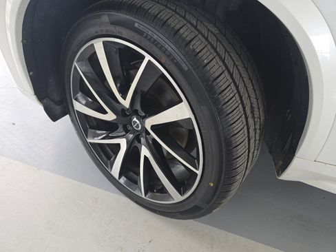 Used 2021 Volvo XC90 T6 Momentum image 10