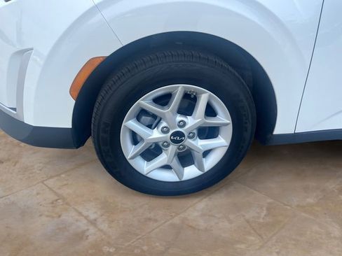 Used 2025 Kia Soul LX FWD image 14