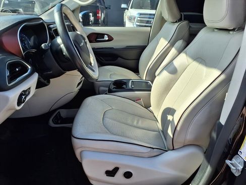 Used 2020 Chrysler Pacifica Limited image 6