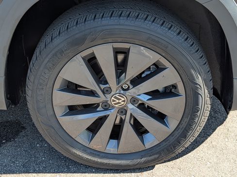 Certified 2024 Volkswagen Taos S FWD image 15