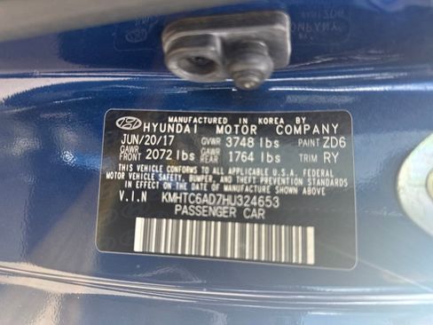 Used 2017 Hyundai Veloster Value Edition image 31