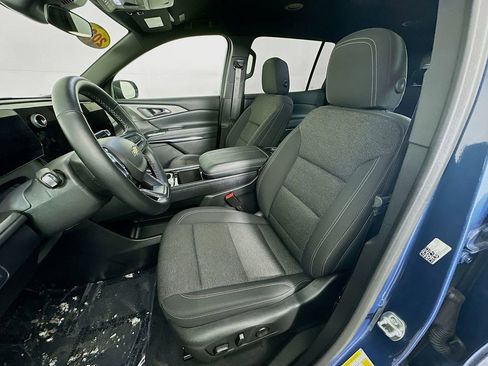 Used 2025 Chevrolet Traverse LT image 29