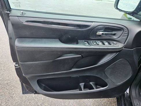 Used 2019 Dodge Grand Caravan SE FWD image 10