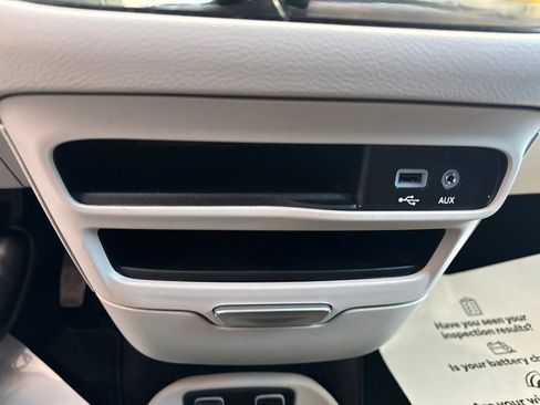 Used 2019 Chrysler Pacifica Touring Plus w/ Tire & Wheel Group FWD image 33