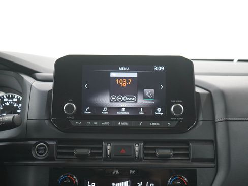 Used 2024 Nissan Pathfinder S AWD/4WD image 16