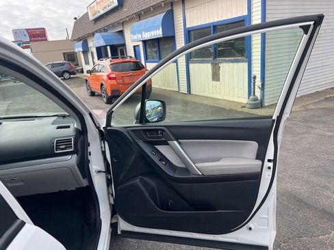 Used 2017 Subaru Forester 2.5i w/ Alloy Wheel Package image 38