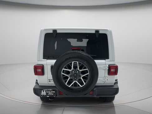 Used 2025 Jeep Wrangler Unlimited Sahara AWD/4WD image 6