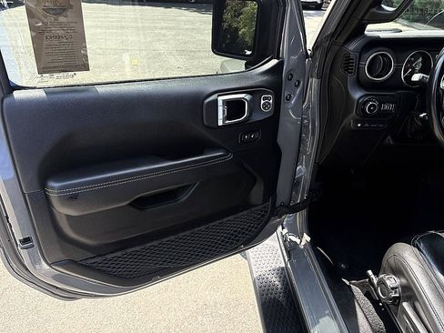 Used 2022 Jeep Wrangler Unlimited Sahara w/ Cold Weather Group AWD/4WD image 9
