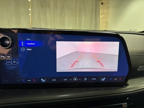 New 2026 Chevrolet Traverse LT w/ Sun and Wheel Package image 27