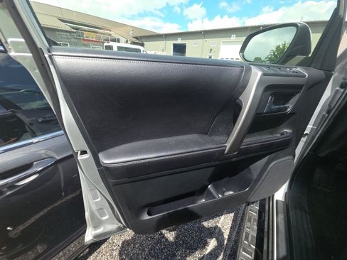 Used 2016 Toyota 4Runner SR5 Premium AWD/4WD image 10