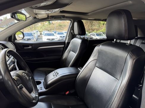 Used 2016 Toyota Highlander XLE image 15