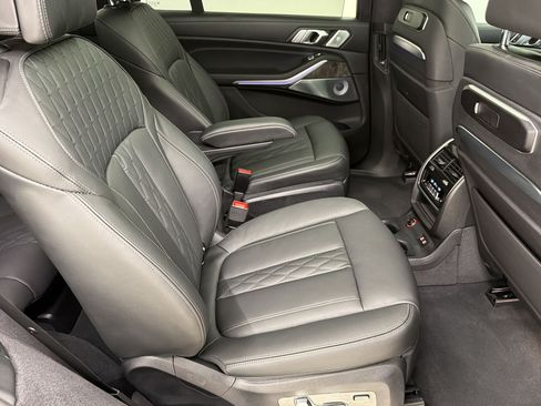 Used 2025 BMW X7 M60i AWD/4WD image 30