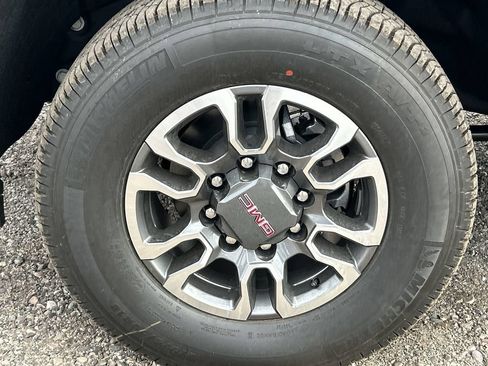New 2026 GMC Sierra 2500 SLT AWD/4WD image 32