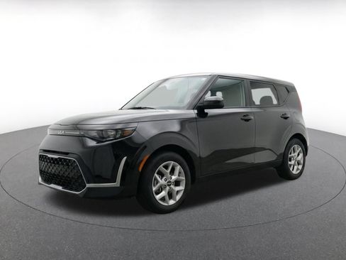 Used 2025 Kia Soul LX w/ LX Technology Package FWD image 3