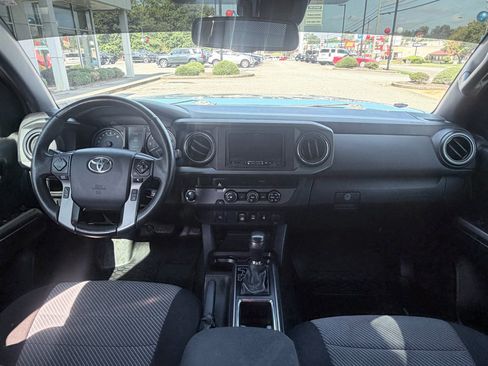 Used 2019 Toyota Tacoma TRD Off-Road RWD image 10