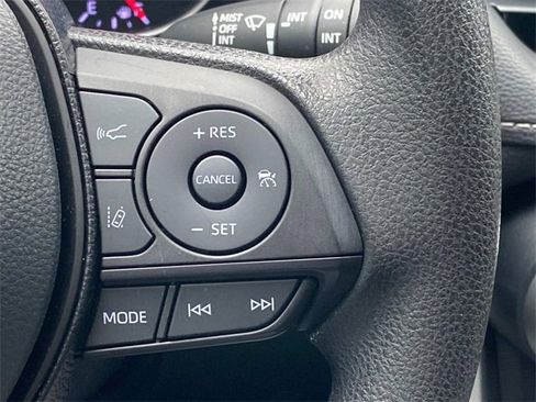 Used 2021 Toyota RAV4 XLE image 19