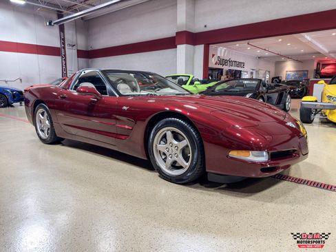 Used 2003 Chevrolet Corvette Coupe w/ Preferred Equipment Group RWD image 7