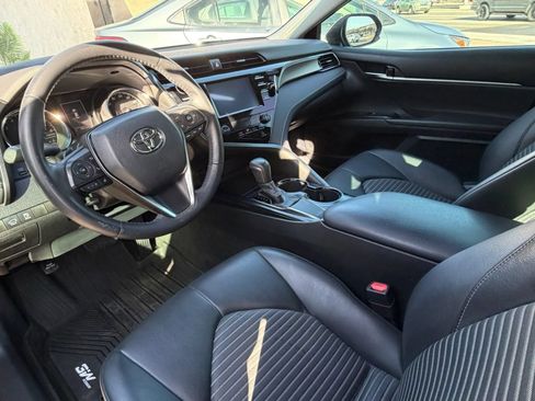Used 2019 Toyota Camry SE FWD image 6