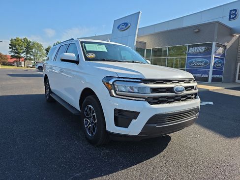 Used 2024 Ford Expedition Max XLT image 3