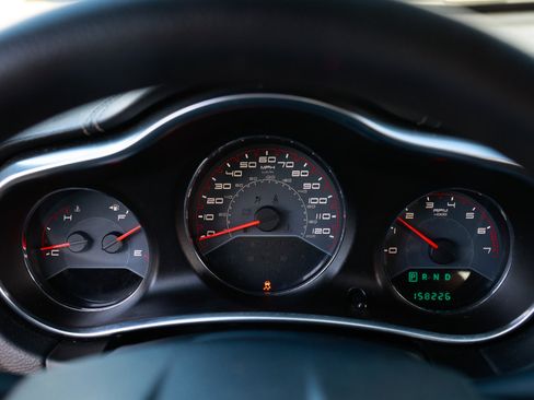 Used 2014 Dodge Avenger SE image 28