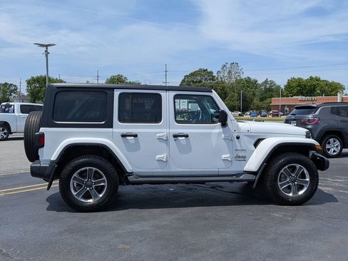 Used 2021 Jeep Wrangler Unlimited Sahara AWD/4WD image 7