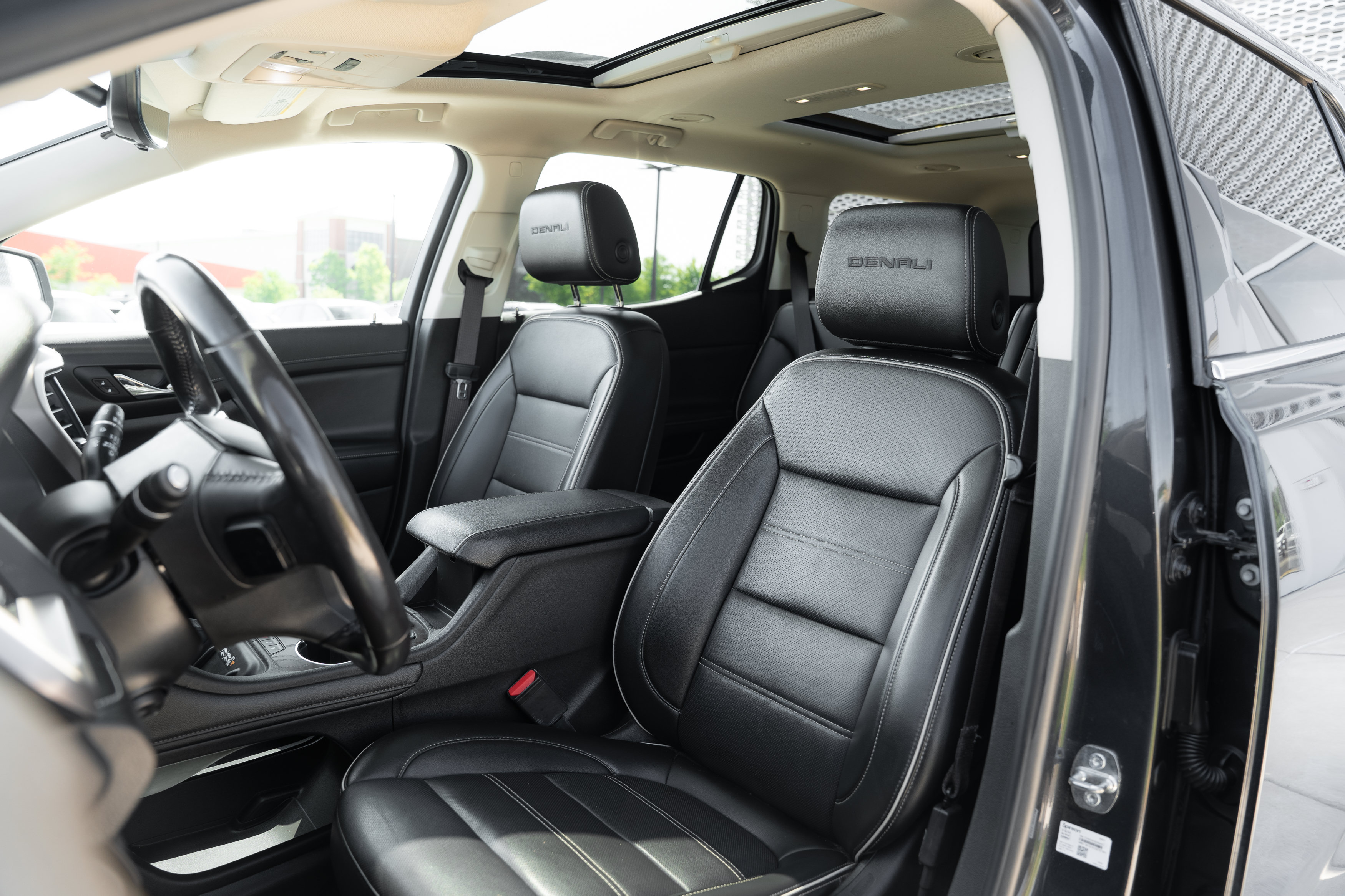 Used 2021 GMC Acadia Denali w/ Denali Ultimate Package AWD/4WD image 18
