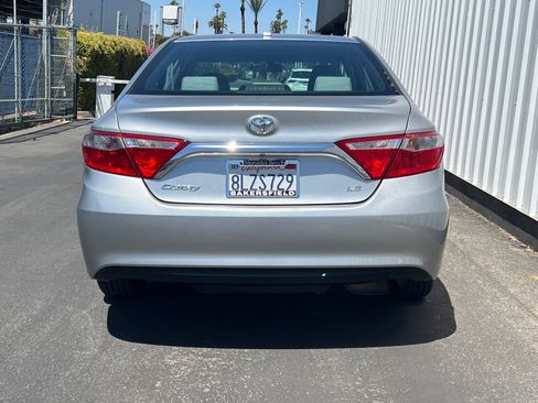 Used 2017 Toyota Camry LE FWD image 5