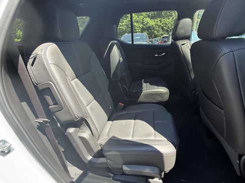Used 2023 Chevrolet Traverse RS w/ LPO, Floor Liner Package AWD/4WD image 10