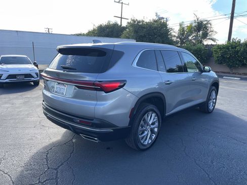 Used 2025 Buick Enclave Preferred image 5