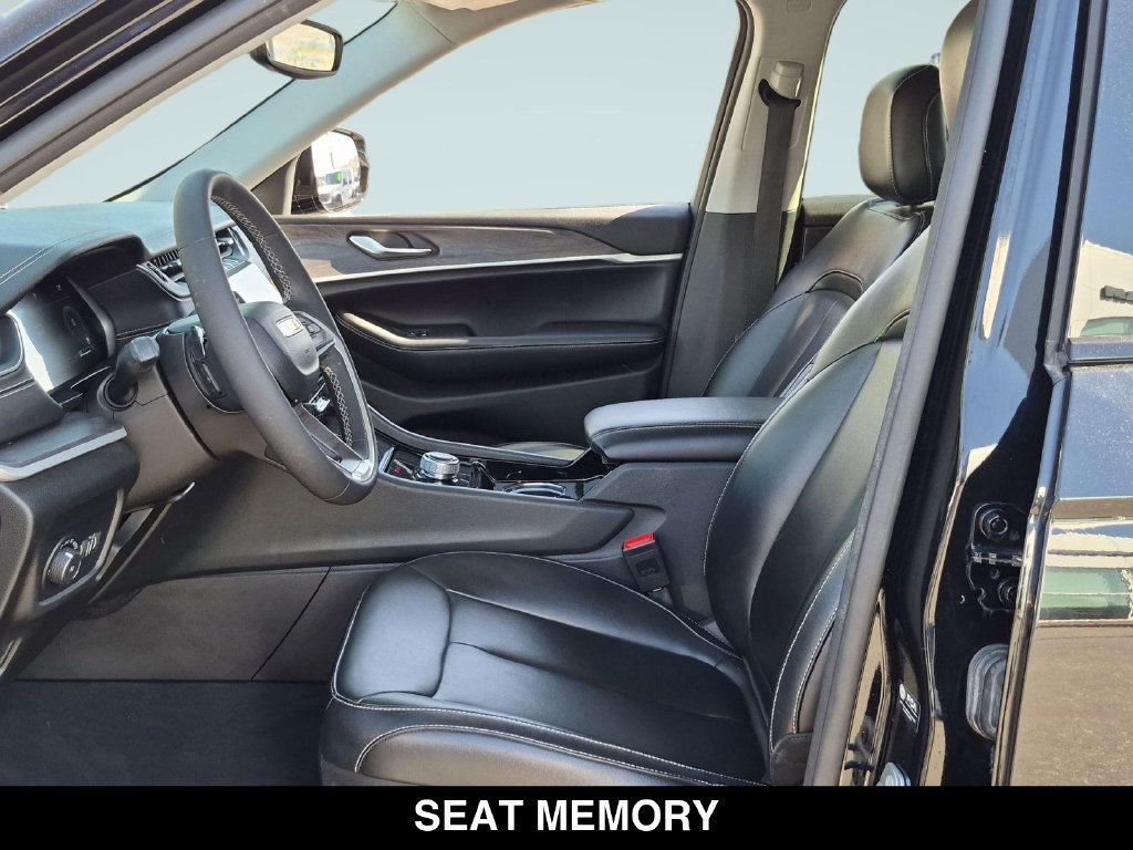 Used 2023 Jeep Grand Cherokee Limited RWD image 14