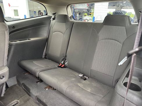 Used 2015 Chevrolet Traverse LT w/ Style and Technology Package FWD image 15