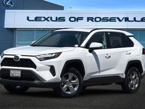 Used 2024 Toyota RAV4 XLE AWD/4WD image 1