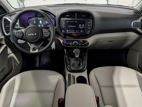 Used 2025 Kia Soul LX w/ LX Technology Package image 10