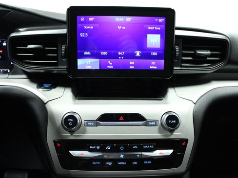 Used 2023 Ford Explorer XLT image 23