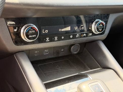 Used 2024 Mitsubishi Outlander SE AWD/4WD image 32