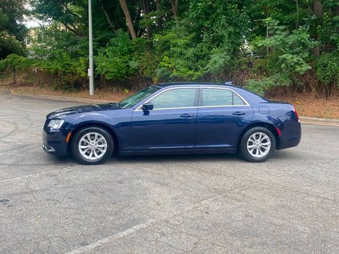 Used 2016 Chrysler 300 Limited RWD image 9