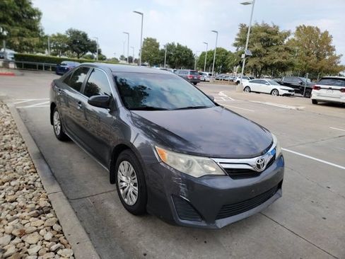 Used 2014 Toyota Camry LE FWD image 3