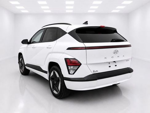Used 2025 Hyundai Kona SEL FWD image 8