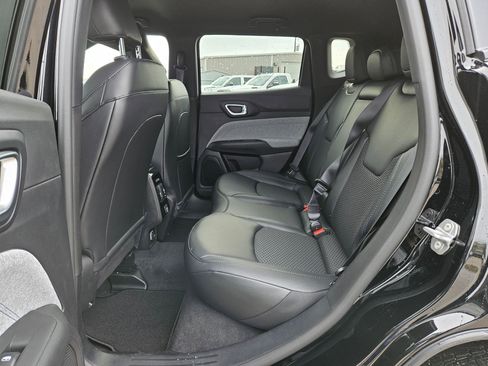 New 2026 Jeep Compass Latitude image 13