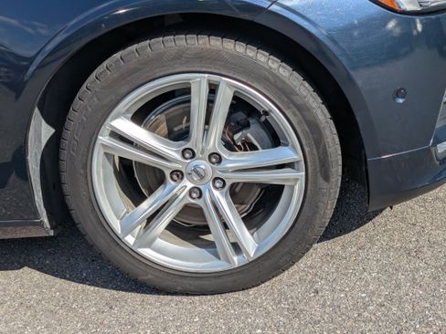 Used 2017 Volvo S90 T5 Momentum w/ Convenience Package image 11