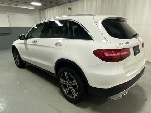 Used 2019 Mercedes-Benz GLC 300 4MATIC image 2