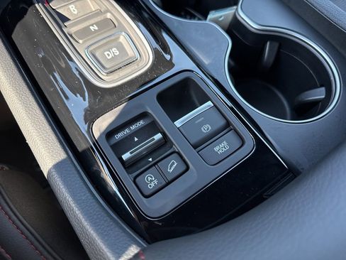 Used 2025 Honda Pilot Black Edition image 25