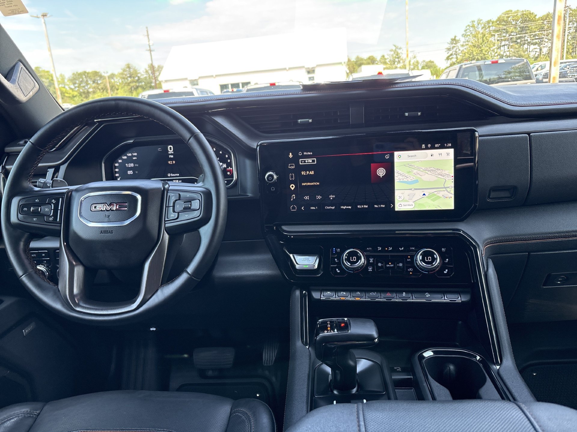 Used 2025 GMC Sierra 1500 AT4 w/ AT4 Premium Package AWD/4WD image 3